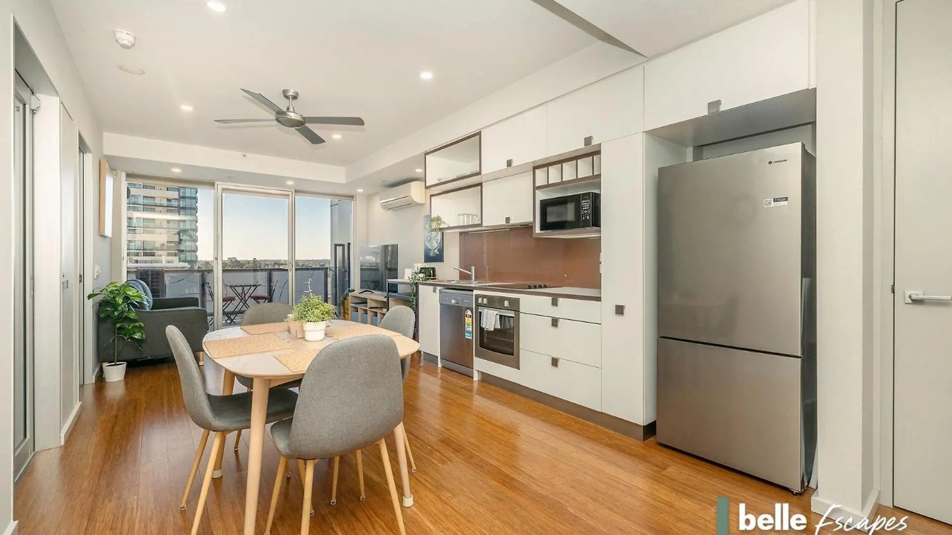 2 Bedroom Apartment With Car Parking In City East Adelaide